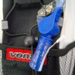 MOCHILA CAMEL 3.0 LITROS NEGRO/blanco REFLECTANTE NYLON MOCHILA CAMEL 3.0 LITROS NEGRO/NARANJO REFLECTANTE NYLON - Imagen 3